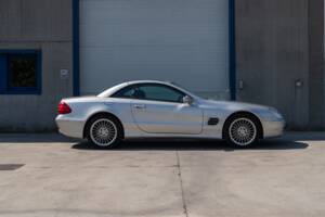 Image 16/86 de Mercedes-Benz SL 500 (2002)