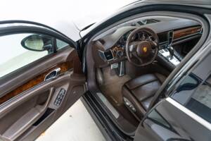 Image 8/31 of Porsche Panamera Turbo (2010)