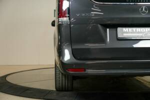 Image 46/50 de Mercedes-Benz V 300 d (2025)