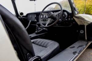 Image 43/50 de Jaguar Type E V12 (2+2) (1972)