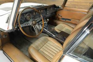 Image 13/19 de Jaguar E-Type (1969)