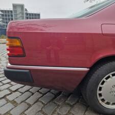Immagine 42/162 di Mercedes-Benz 230 CE (1989)