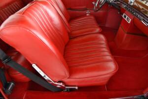 Bild 27/38 von Mercedes-Benz 220 SE (1960)