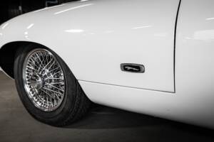 Image 38/53 de Jaguar E-Type (1970)