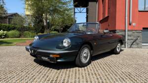 Bild 1/34 von Alfa Romeo 2.0 Spider (1985)