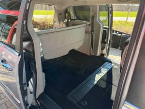 Bild 18/22 von Lancia Voyager 3.6 (2012)