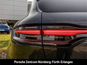 Bild 10/49 von Porsche Macan S (2022)