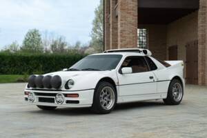 Image 2/50 of Ford RS200 (1987)