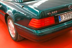 Image 13/50 of Mercedes-Benz SL 320 (1995)