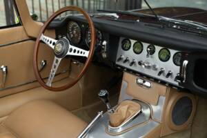 Image 41/50 de Jaguar E-Type 3.8 (1964)