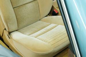 Bild 44/50 von Mercedes-Benz 380 SEC (1983)
