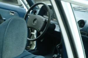 Bild 45/50 von Mercedes-Benz 230 (1977)