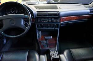Bild 25/33 von BMW 750i (1991)