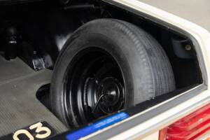 Imagen 9/40 de Mercedes-Benz 230/4 (1976)