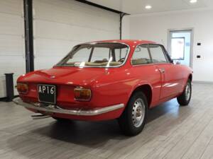 Bild 3/15 von Alfa Romeo Giulia 1600 GT Junior (1975)