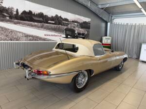 Image 8/18 de Jaguar Type E 4.2 (1967)