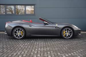 Image 3/50 of Ferrari California (2009)