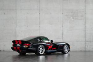 Image 33/50 of Dodge Viper GTS (2005)