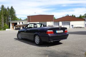 Image 3/21 de BMW 320i (1994)