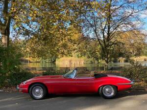 Image 22/50 of Jaguar Type E V12 (1973)