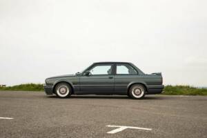 Image 29/50 of BMW 325i (1990)