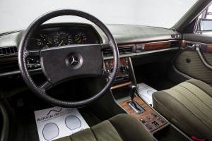 Immagine 15/25 di Mercedes-Benz 280 SE (1985)