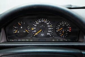 Image 22/33 of Mercedes-Benz 300 CE-24 (1992)