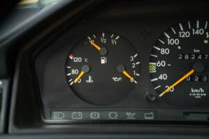 Image 32/50 of Mercedes-Benz 300 CE-24 (1991)