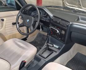 Immagine 6/21 di BMW 318i (1989)