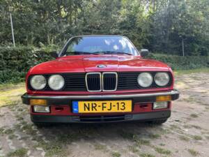 Image 4/8 de BMW 325i (1986)