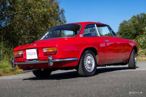 Image 9/24 of Alfa Romeo 2000 GT Veloce (1973)
