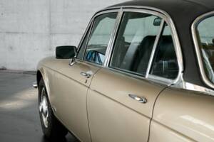 Bild 18/50 von Jaguar XJ 6 L 4.2 (1975)
