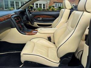Image 21/30 de Aston Martin DB 7 Vantage Volante (2003)