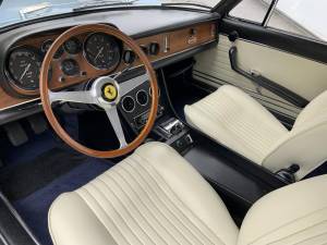 Imagen 7/25 de Ferrari 330 GTC (1967)