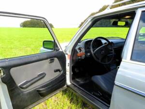Mercedes-Benz 200 T (S 123) grau 1984