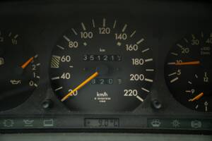 Imagen 49/50 de Mercedes-Benz 200 TE (1992)