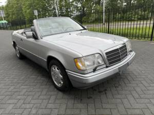 Bild 7/50 von Mercedes-Benz E 320 (1995)