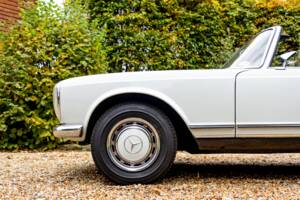 Image 27/50 of Mercedes-Benz 280 SL (1968)