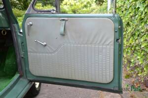Image 16/50 of Morris Minor 1000 Traveller (1964)