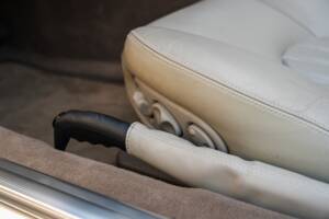 Image 63/91 de Jaguar XK8 4.0 (2000)