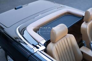 Image 19/37 of Mercedes-Benz 560 SL (1989)