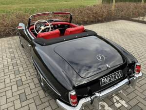 Image 7/8 of Mercedes-Benz 190 SL (1957)