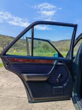 Bild 32/37 von Mercedes-Benz 200 E (1989)