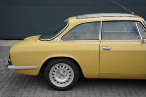 Bild 23/50 von Alfa Romeo 2000 GT Veloce (1975)