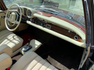 Image 11/20 of Mercedes-Benz 280 SE 3,5 (1971)
