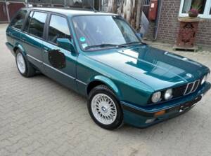 Image 2/6 of BMW 316i Touring (1993)