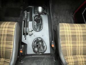 Image 7/50 de Mercedes-Benz 230 CE (1981)