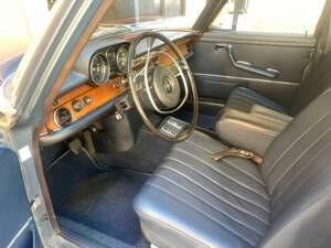 Imagen 11/17 de Mercedes-Benz 280 SE 4,5 (1972)