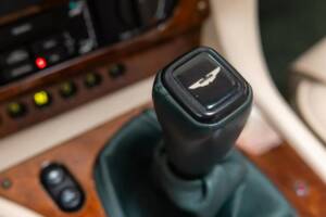 Image 19/37 of Aston Martin V8 Coupé (1999)