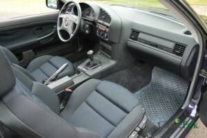 Bild 22/50 von BMW 320i (1994)